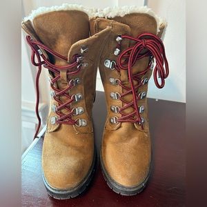 Sherpa lined Nine West heel boots lace up 7.5